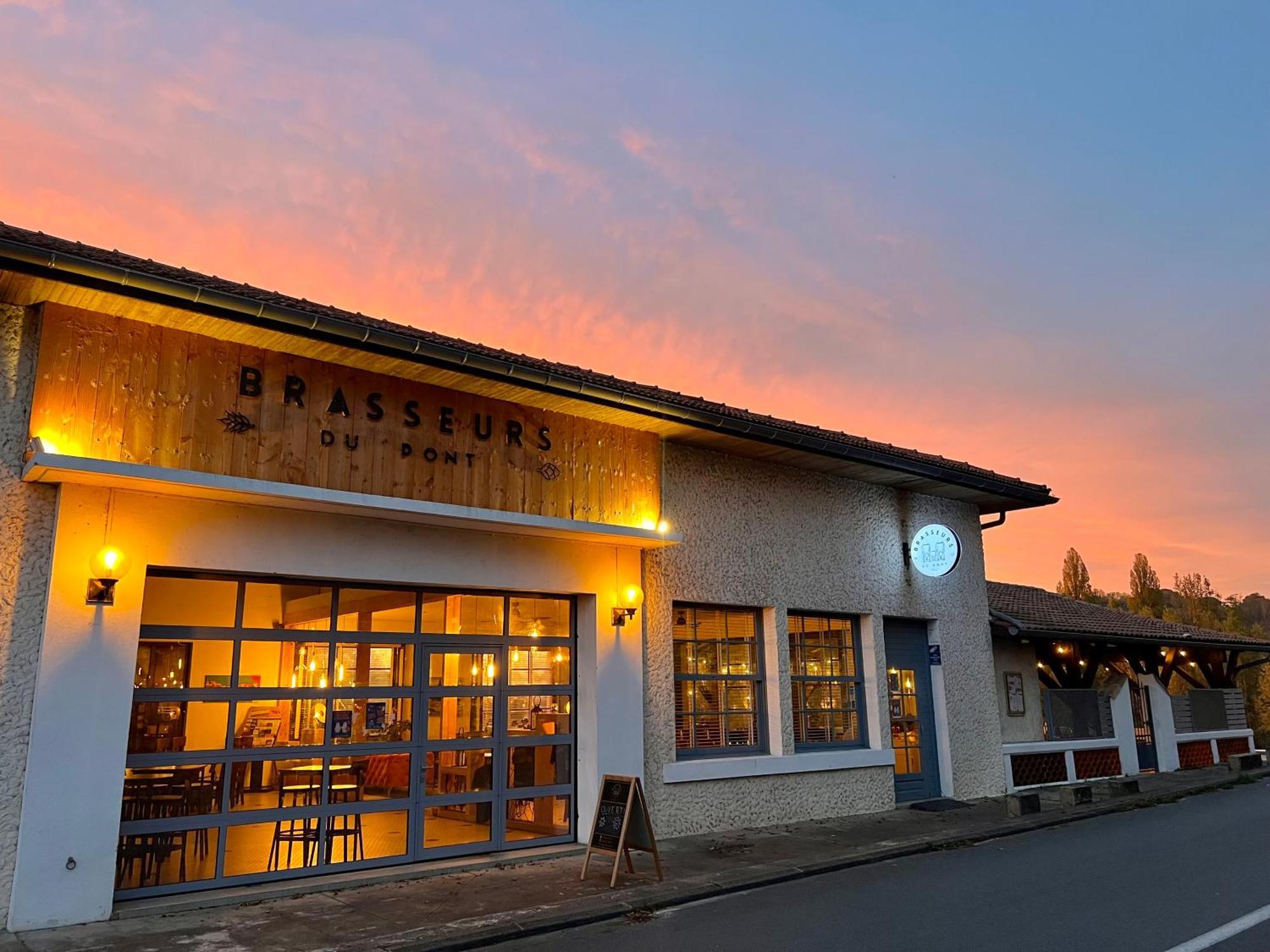 Brasseurs Du Pont - Microbrasserie Avec Chambres Siorac-en-Perigord Bagian luar foto